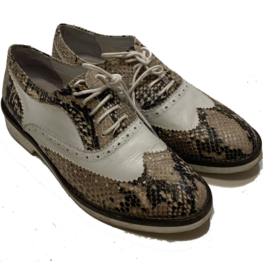 8 / André Oxfords shoes with Textured Design